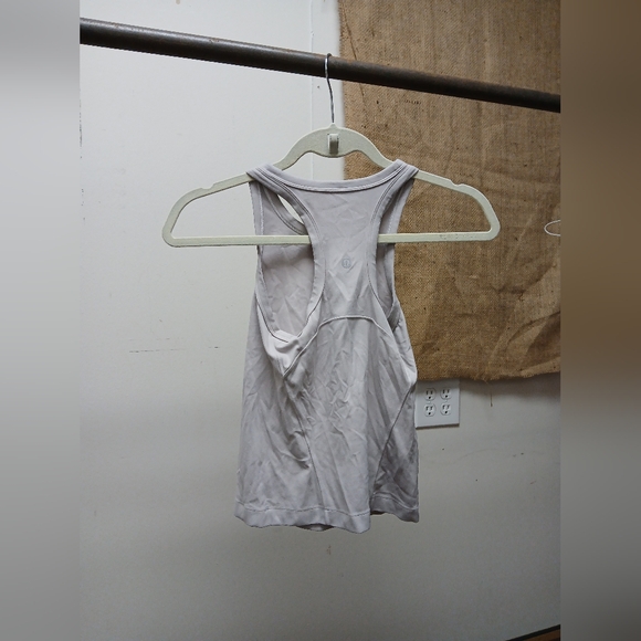 LuLuLemon Sleeveless Women's Top - Picture 3 of 3